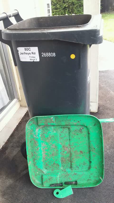 Rubbish/Recycling, a report photo