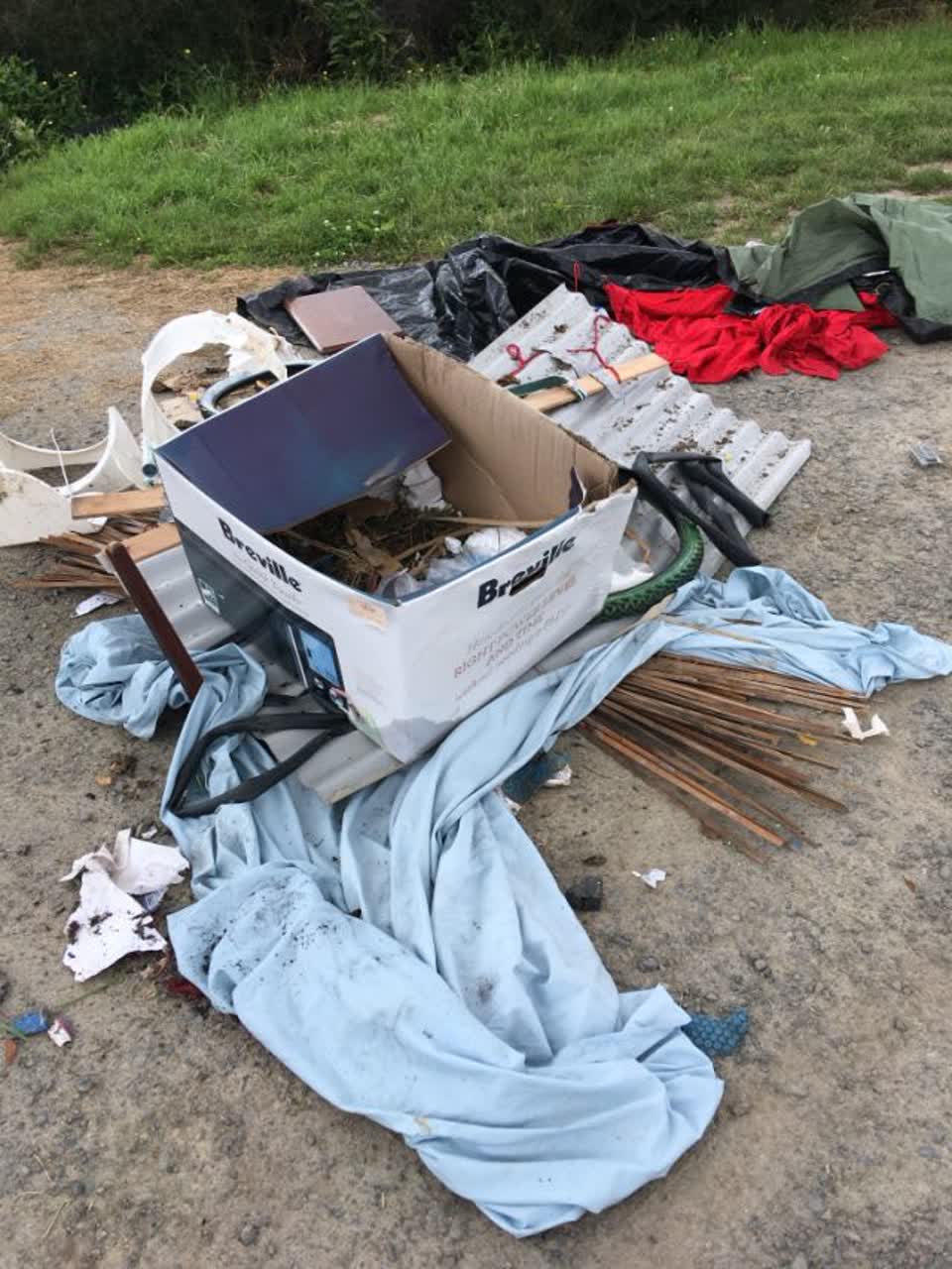 The photograph attached to this rubbish/recycling report