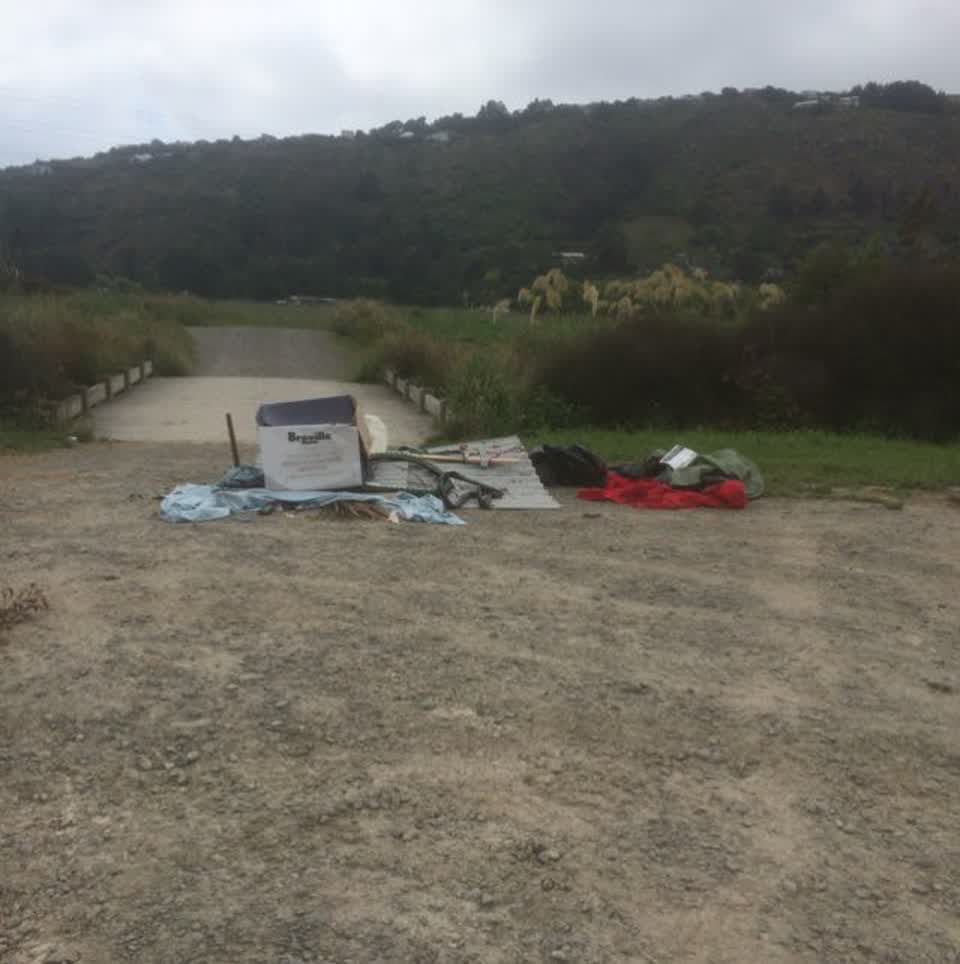 The photograph attached to this rubbish/recycling report