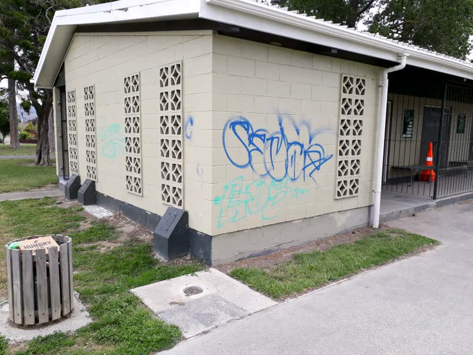 The photograph attached to this graffiti report