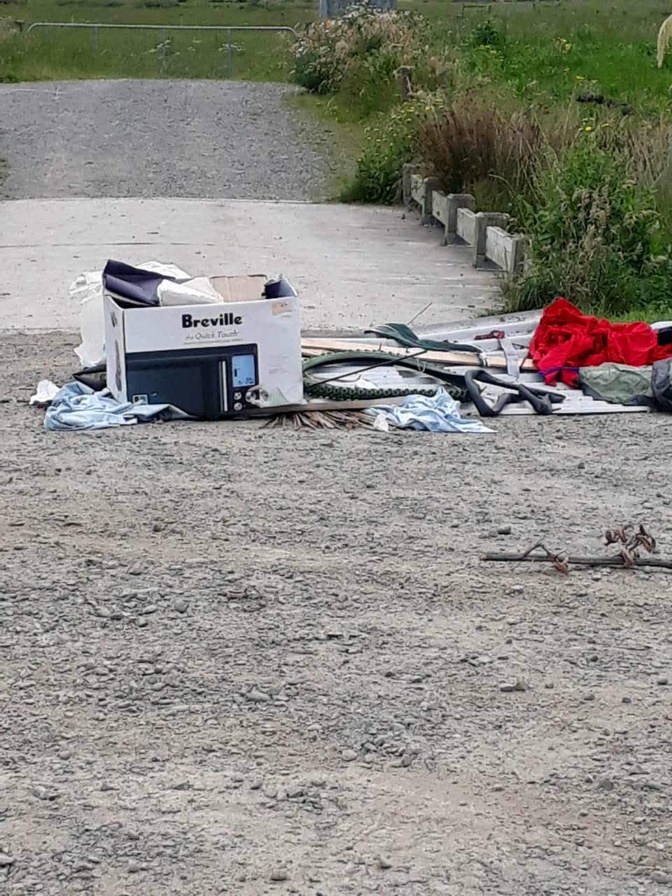 The photograph attached to this rubbish/recycling report