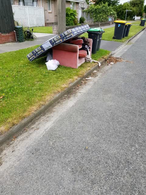 Rubbish/Recycling, a report photo