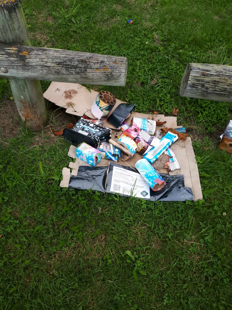 The photograph attached to this rubbish/recycling report