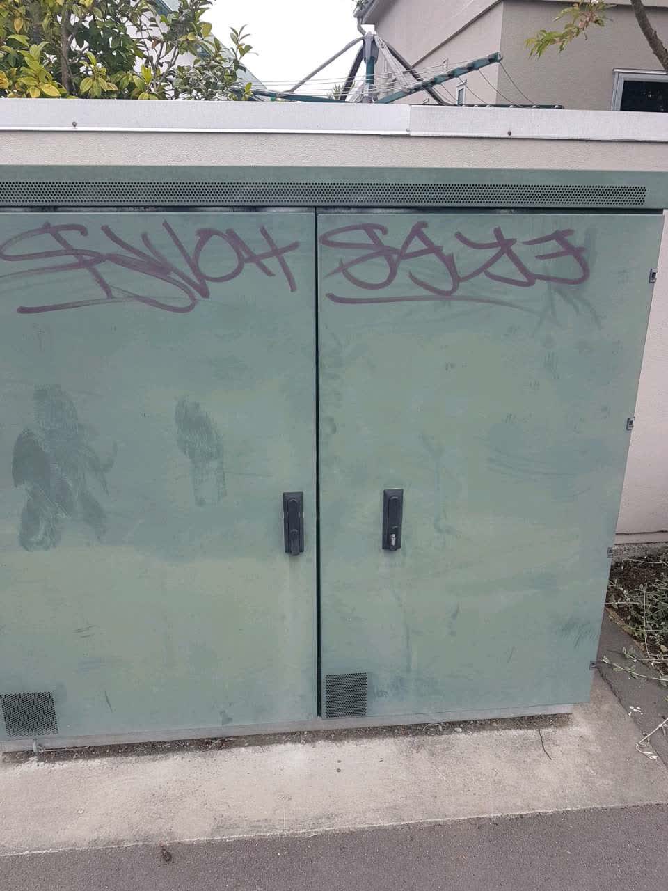 The photograph attached to this graffiti report