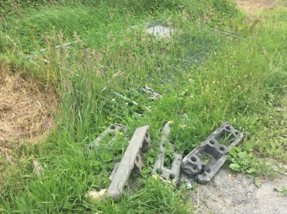 The photograph attached to this rubbish/recycling report