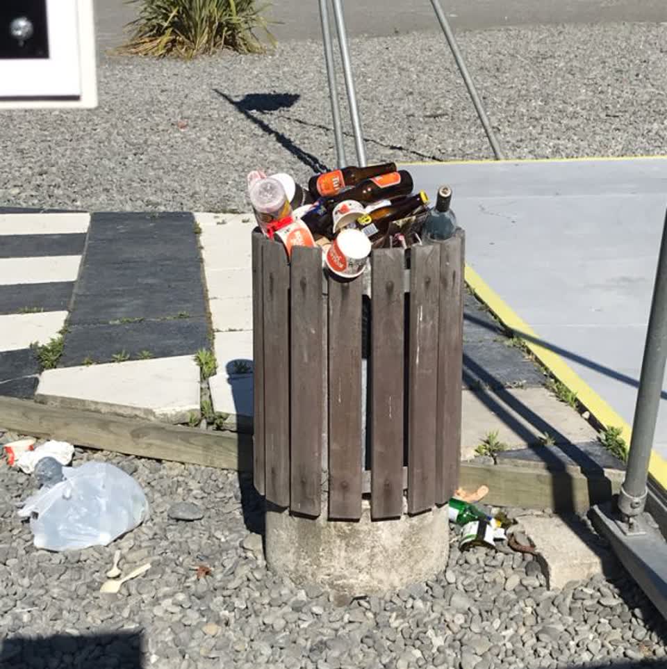 The photograph attached to this rubbish/recycling report