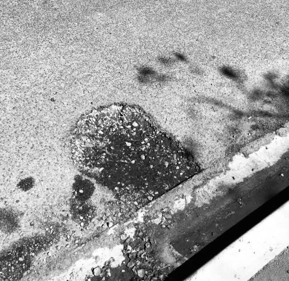 The photograph attached to this roading/streets report