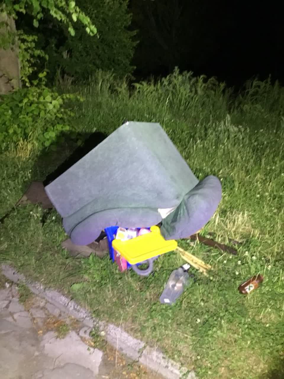The photograph attached to this rubbish/recycling report