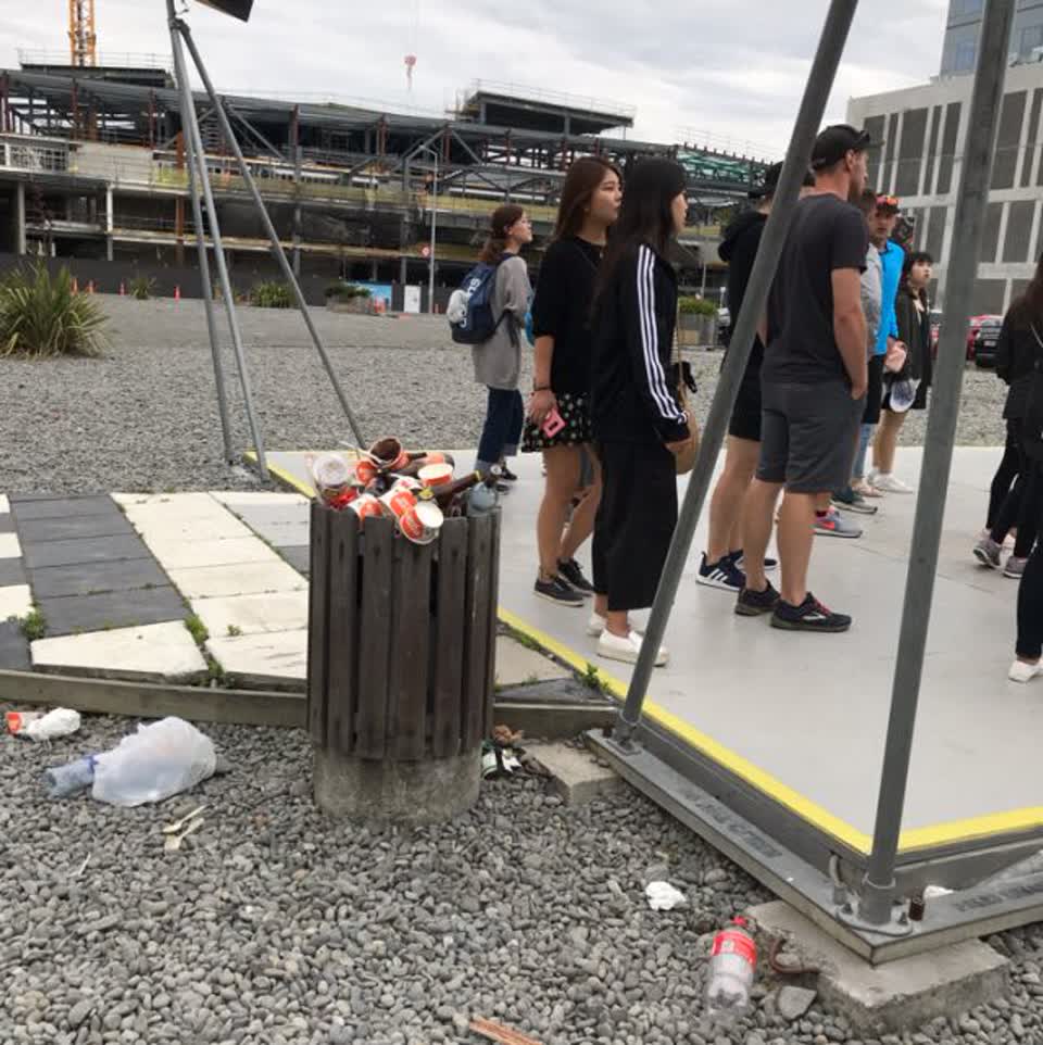 The photograph attached to this rubbish/recycling report