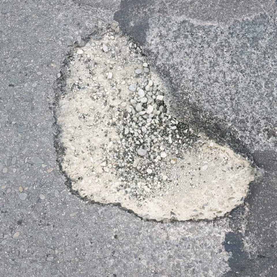 The photograph attached to this roading/streets report