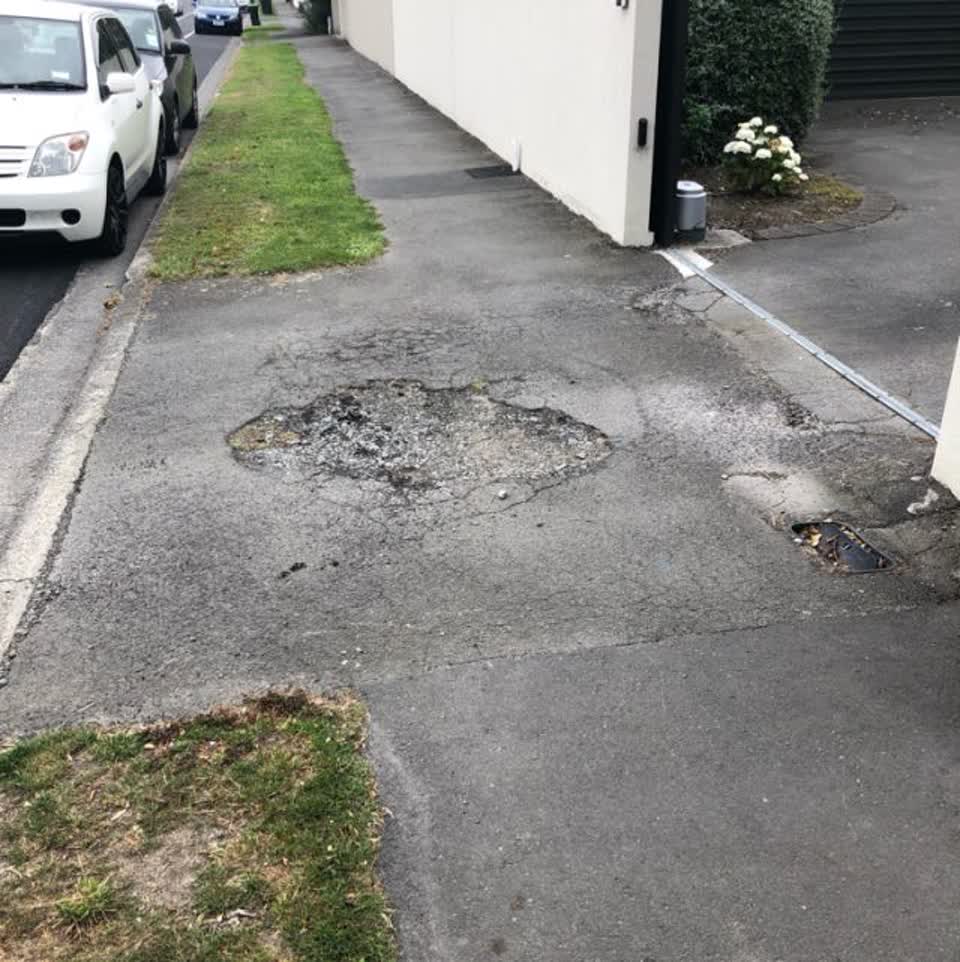The photograph attached to this roading/streets report