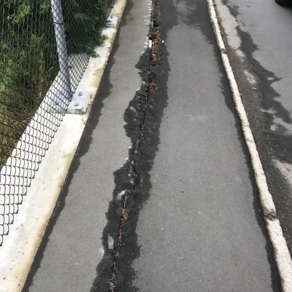 The photograph attached to this roading/streets report