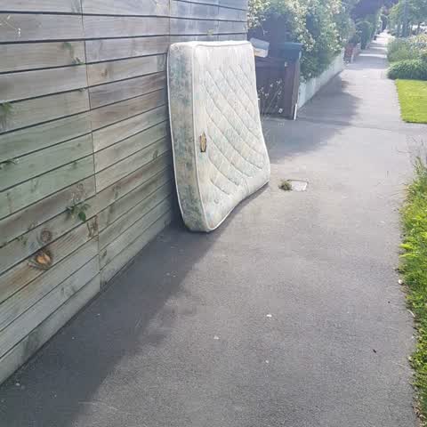 Rubbish/Recycling, a report photo