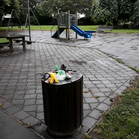 Rubbish/Recycling, a report photo