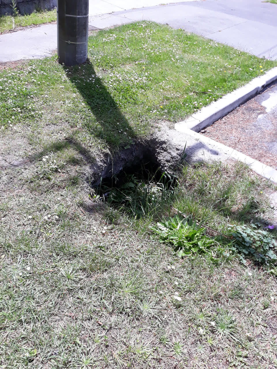 The photograph attached to this roading/streets report