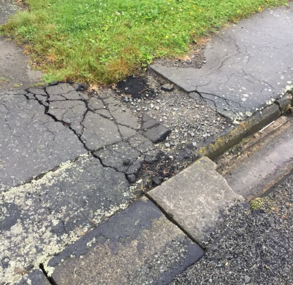 The photograph attached to this roading/streets report