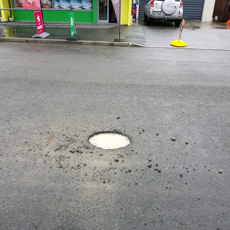 The photograph attached to this roading/streets report