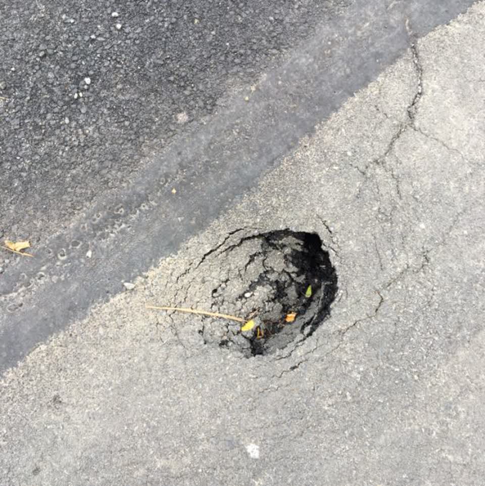 The photograph attached to this roading/streets report