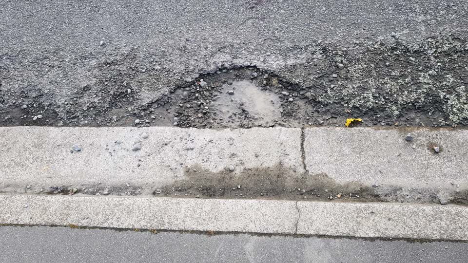 The photograph attached to this roading/streets report