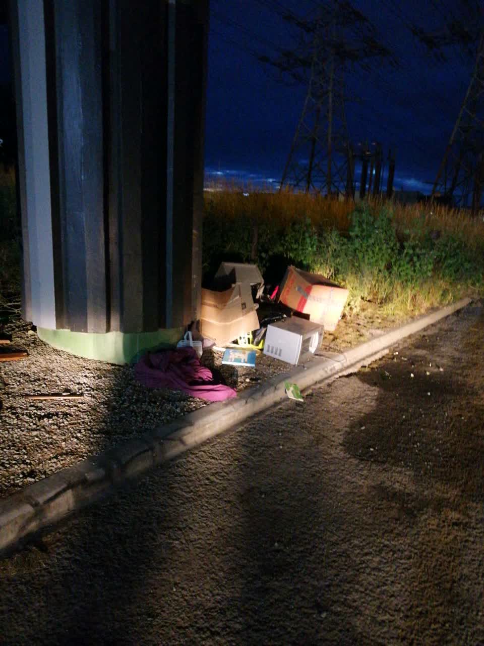 The photograph attached to this rubbish/recycling report