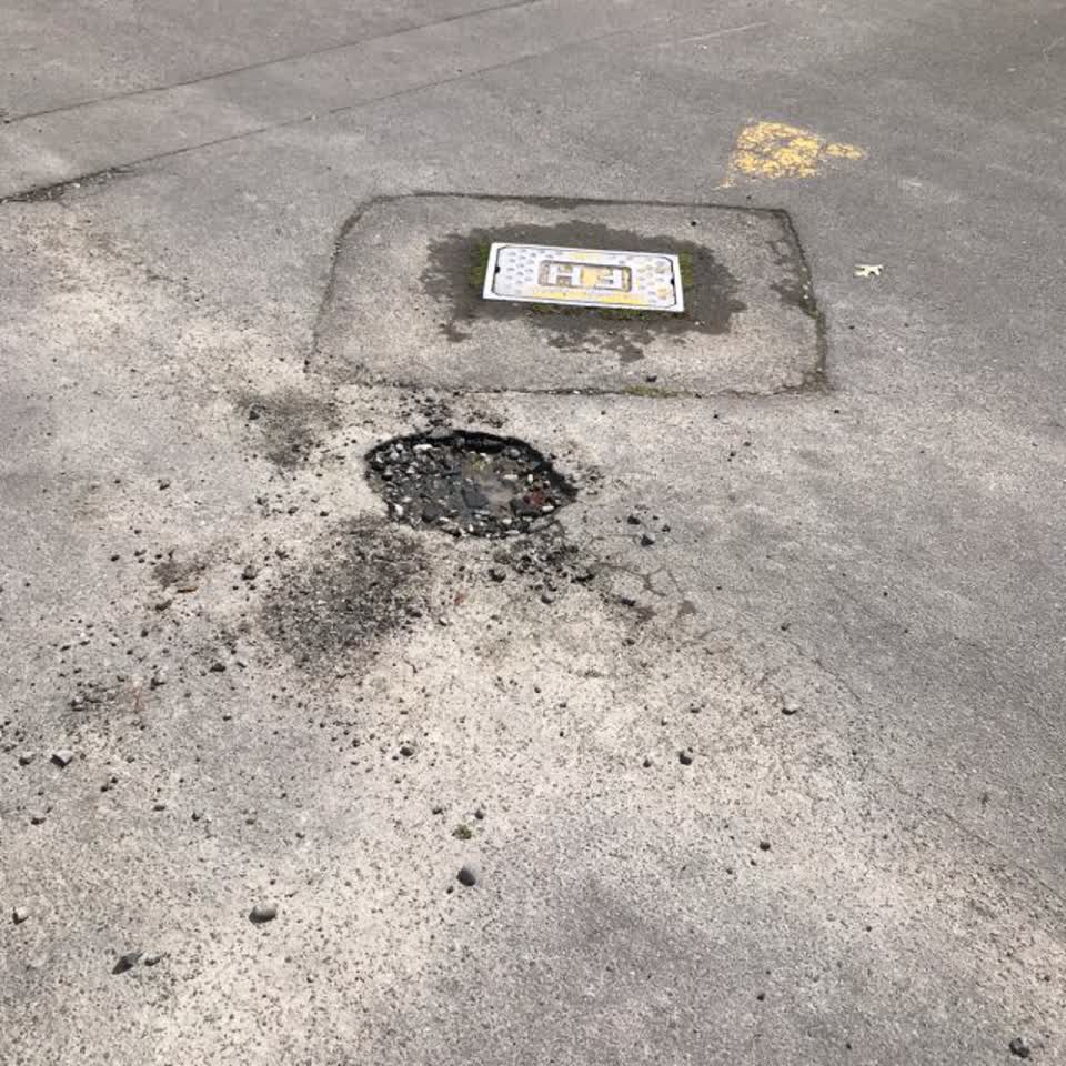 The photograph attached to this roading/streets report