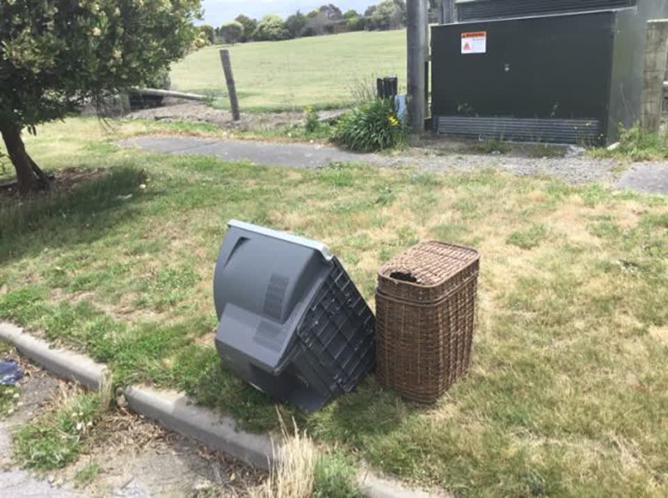 The photograph attached to this rubbish/recycling report