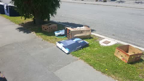 Rubbish/Recycling, a report photo