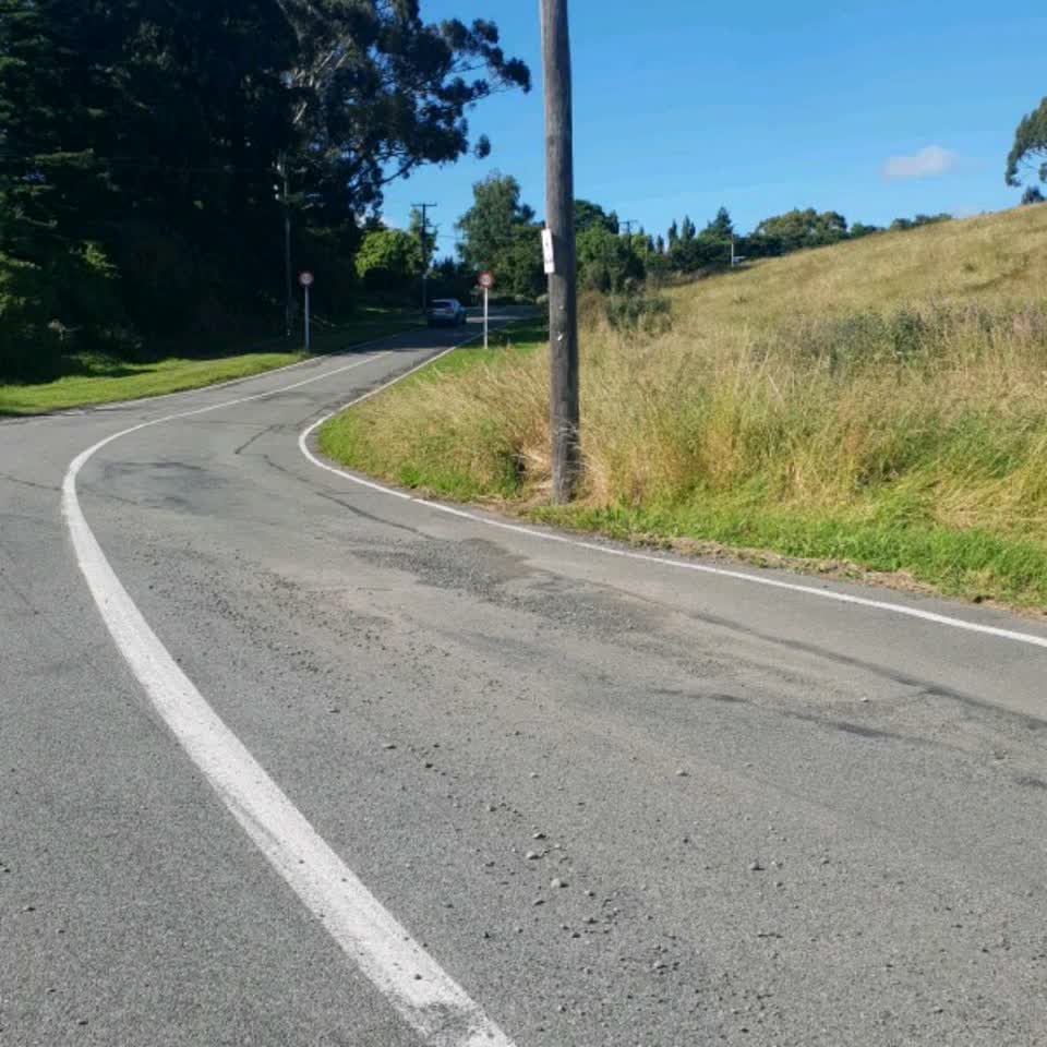 The photograph attached to this roading/streets report