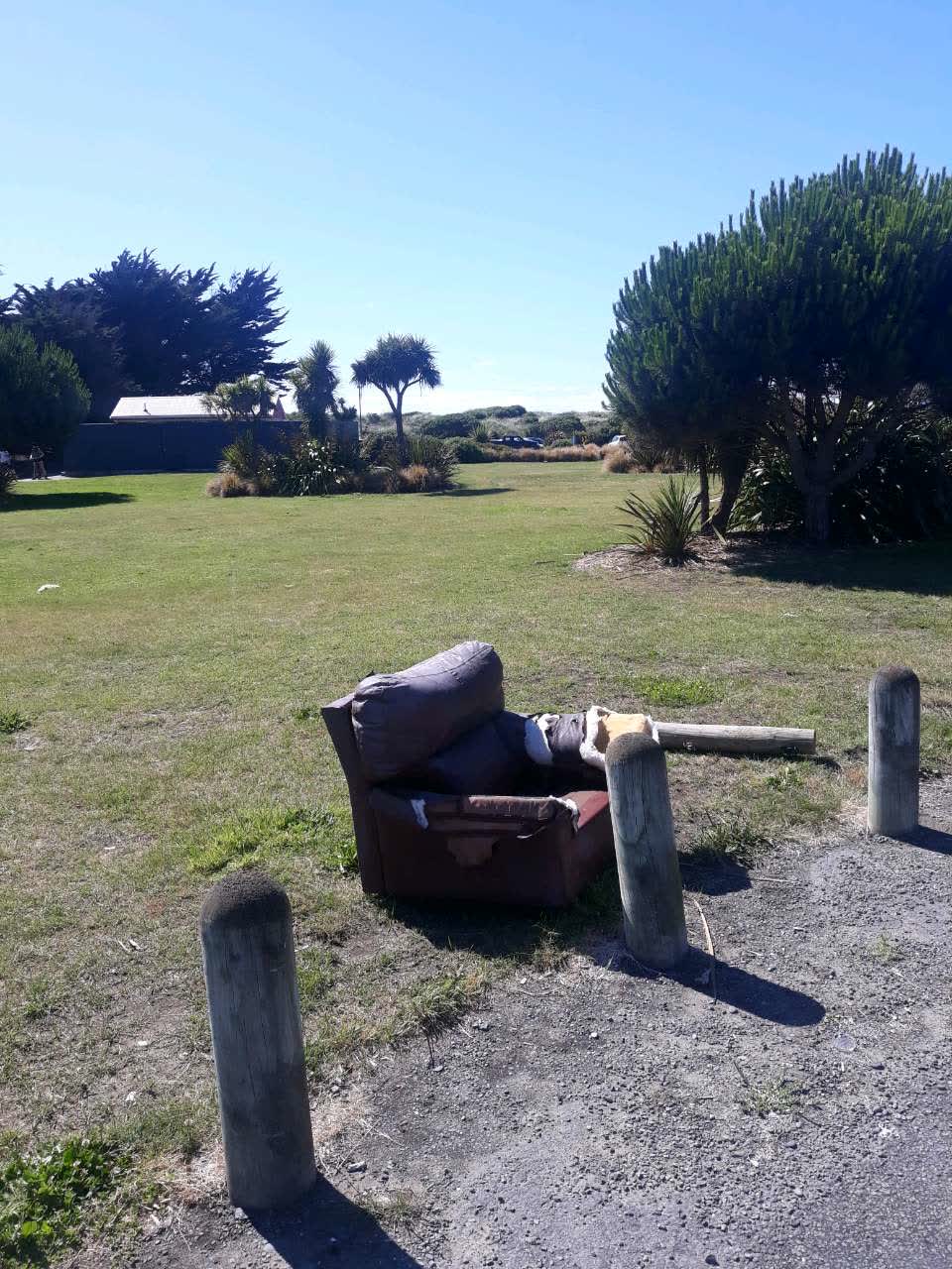 The photograph attached to this rubbish/recycling report