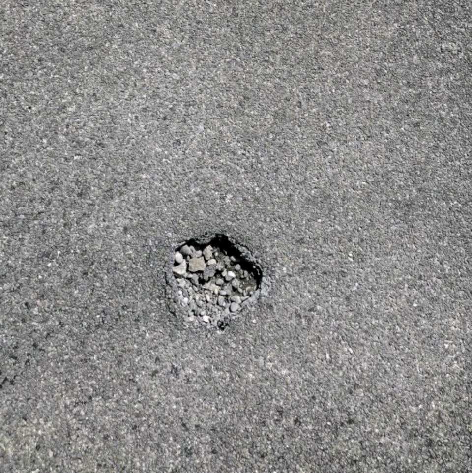 The photograph attached to this roading/streets report