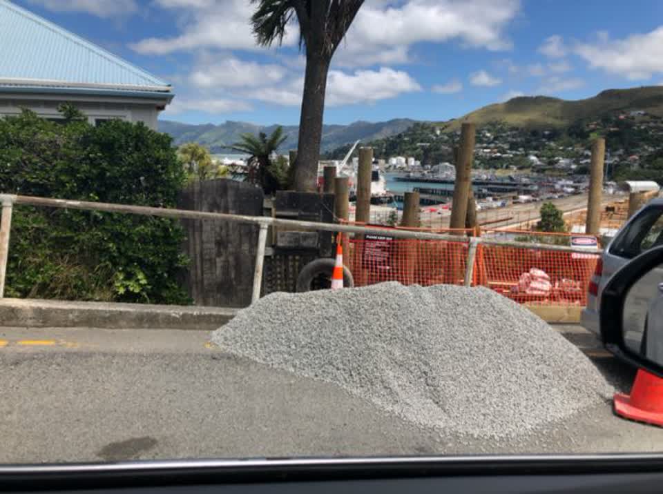 The photograph attached to this roading/streets report