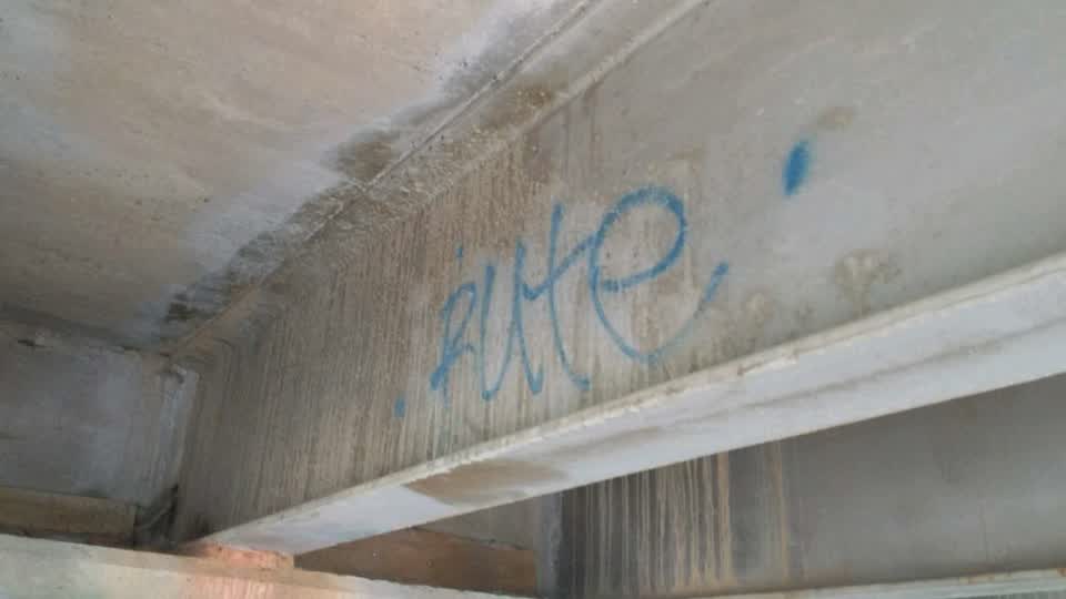The photograph attached to this graffiti report
