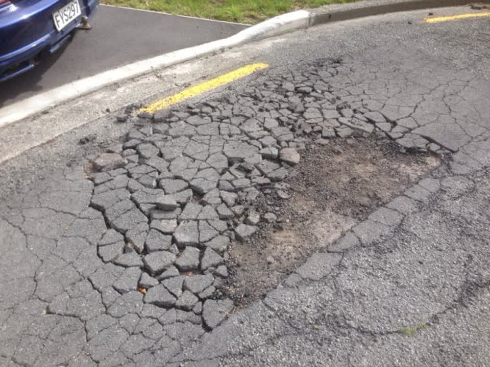 The photograph attached to this roading/streets report