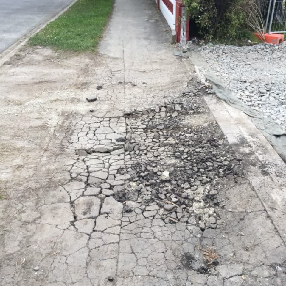 The photograph attached to this roading/streets report