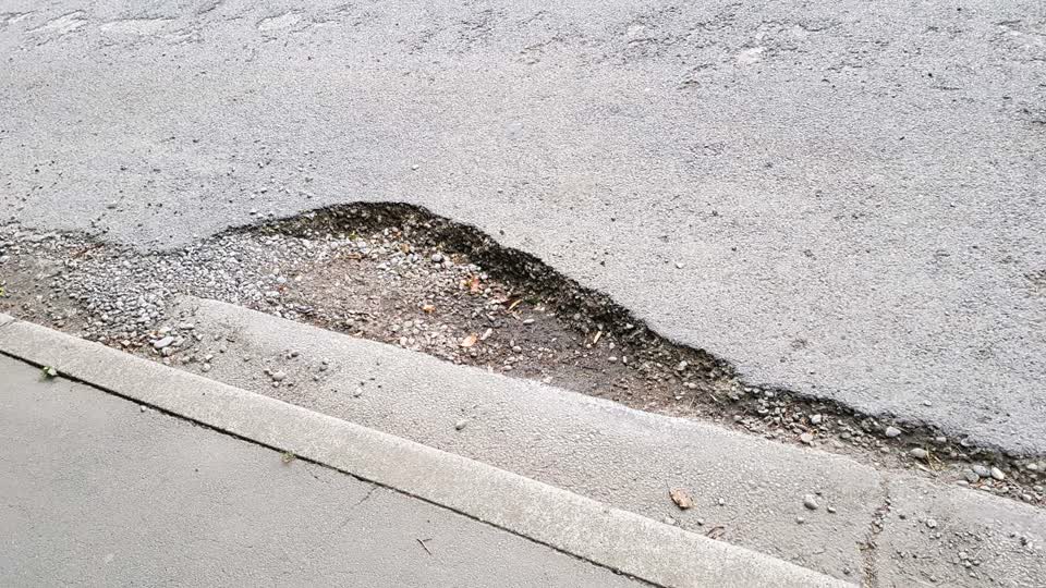 The photograph attached to this roading/streets report