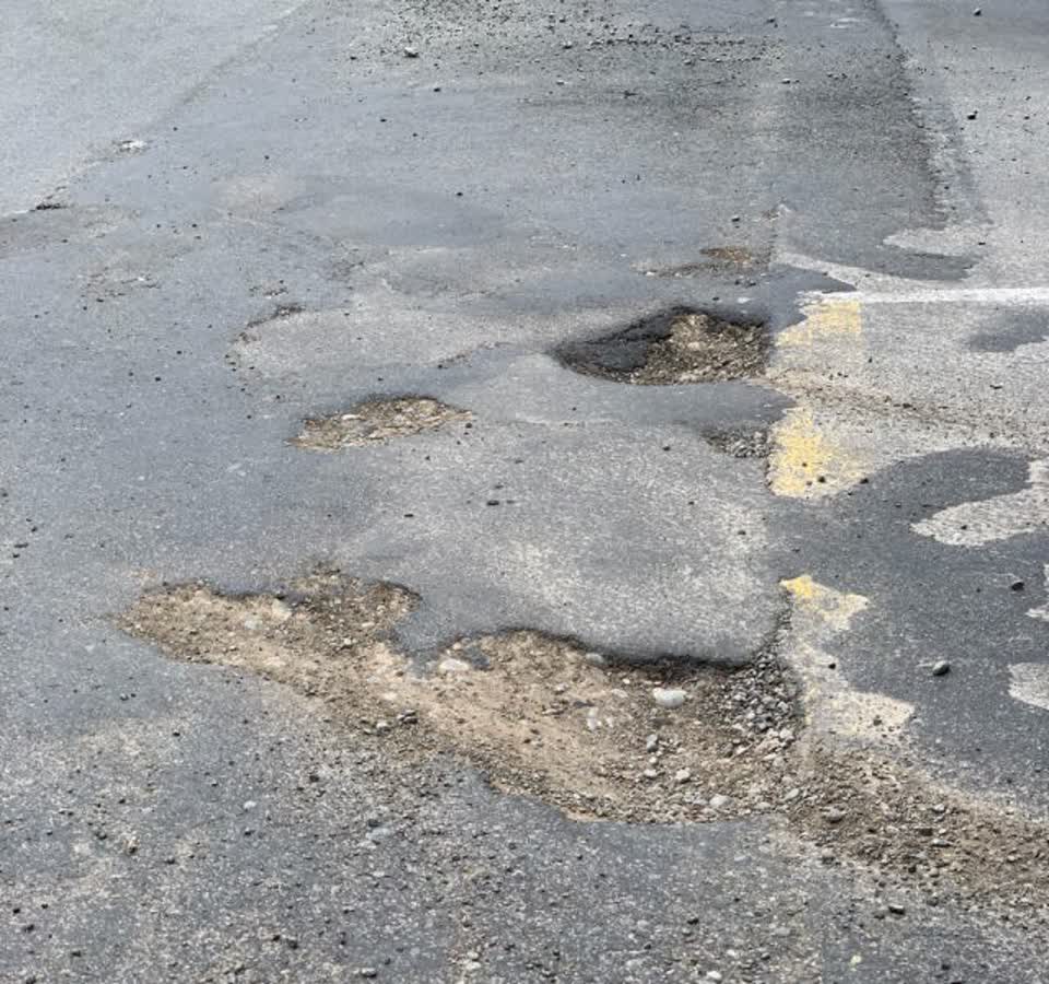 The photograph attached to this roading/streets report