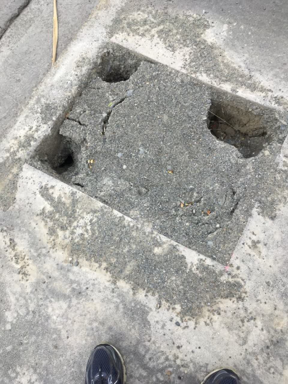 The photograph attached to this roading/streets report