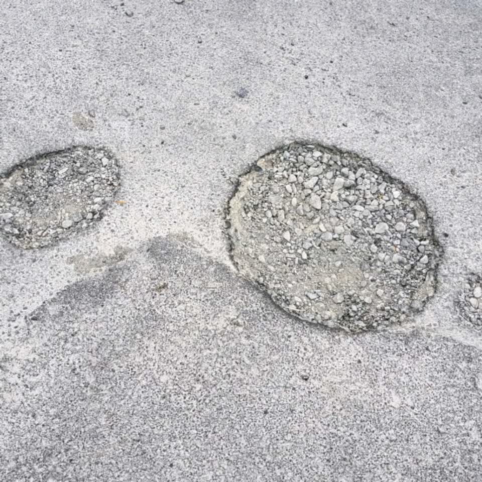 The photograph attached to this roading/streets report