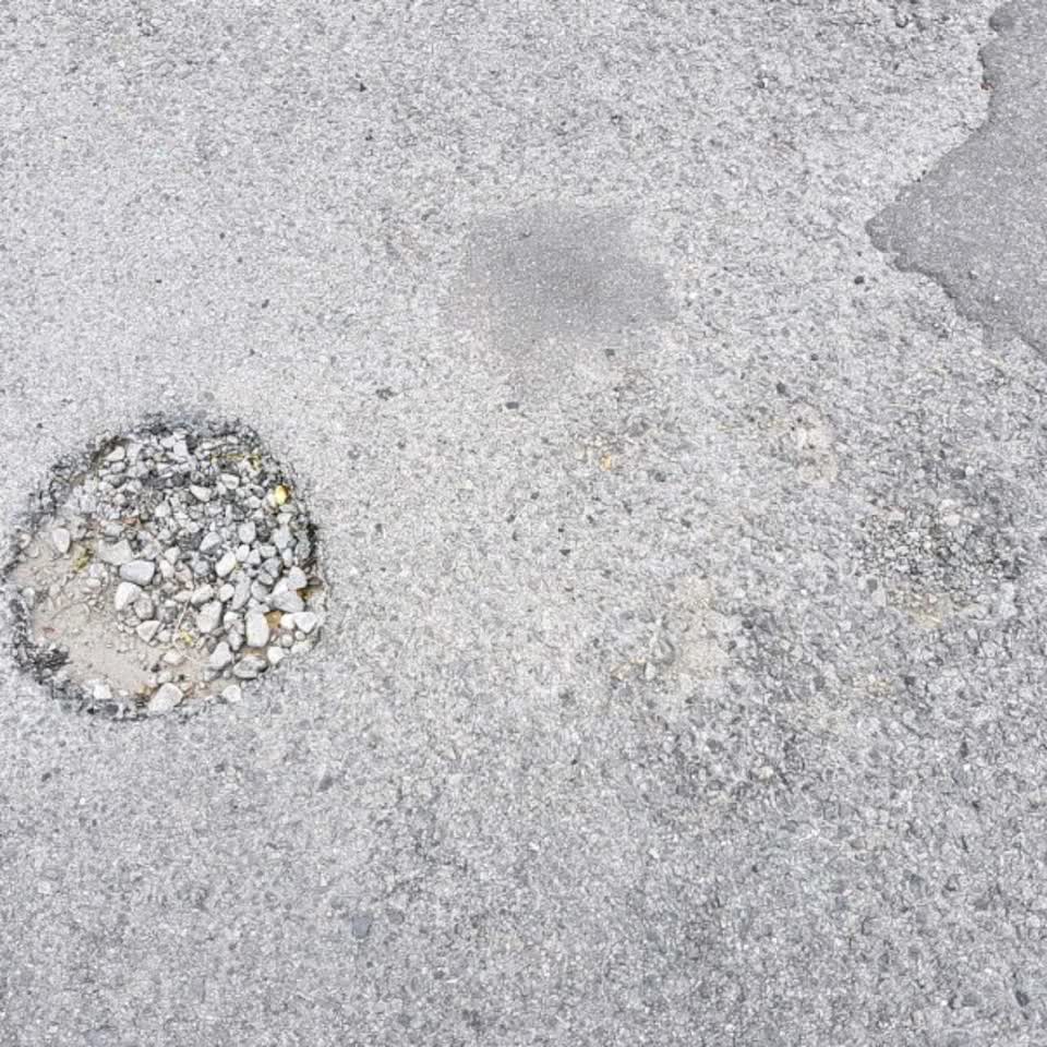 The photograph attached to this roading/streets report