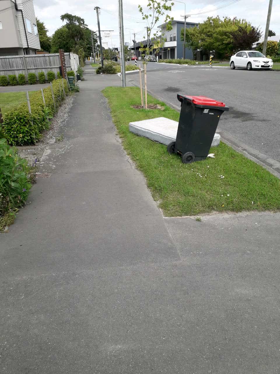 The photograph attached to this rubbish/recycling report