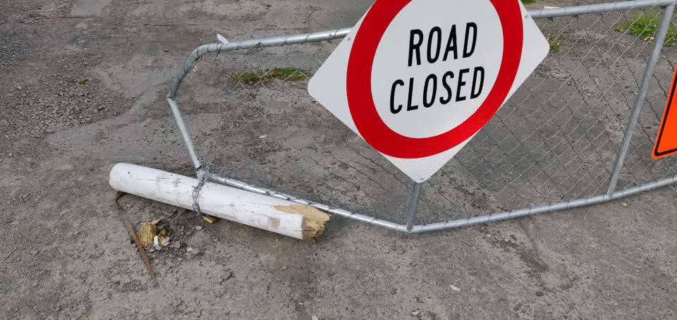 The photograph attached to this roading/streets report