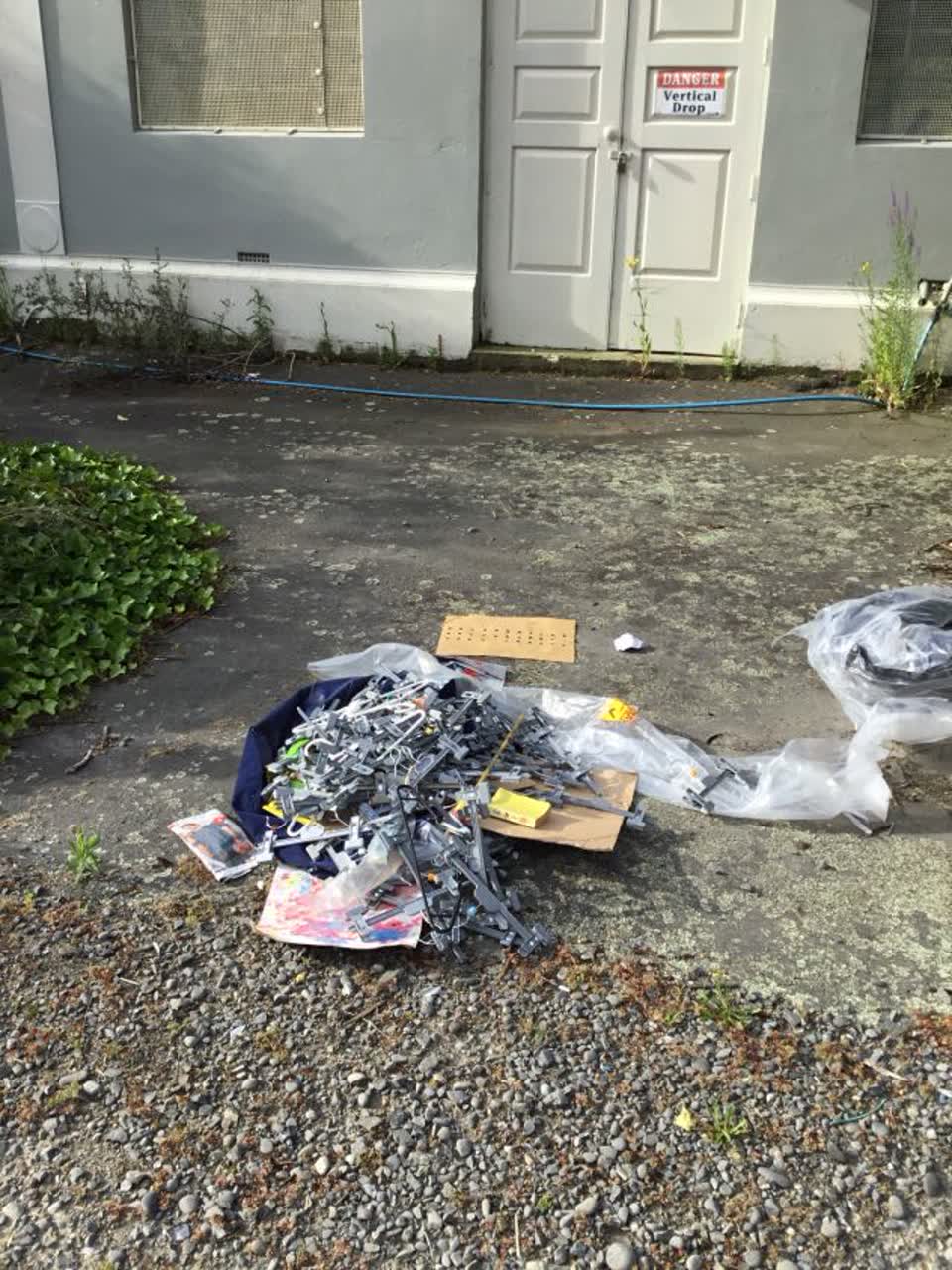 The photograph attached to this rubbish/recycling report