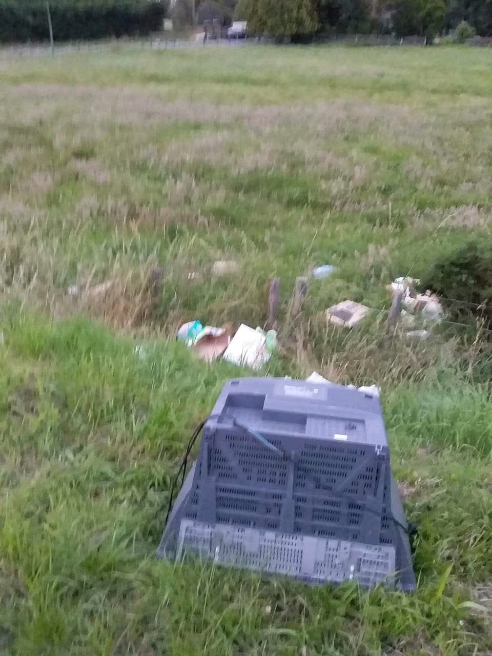 The photograph attached to this rubbish/recycling report