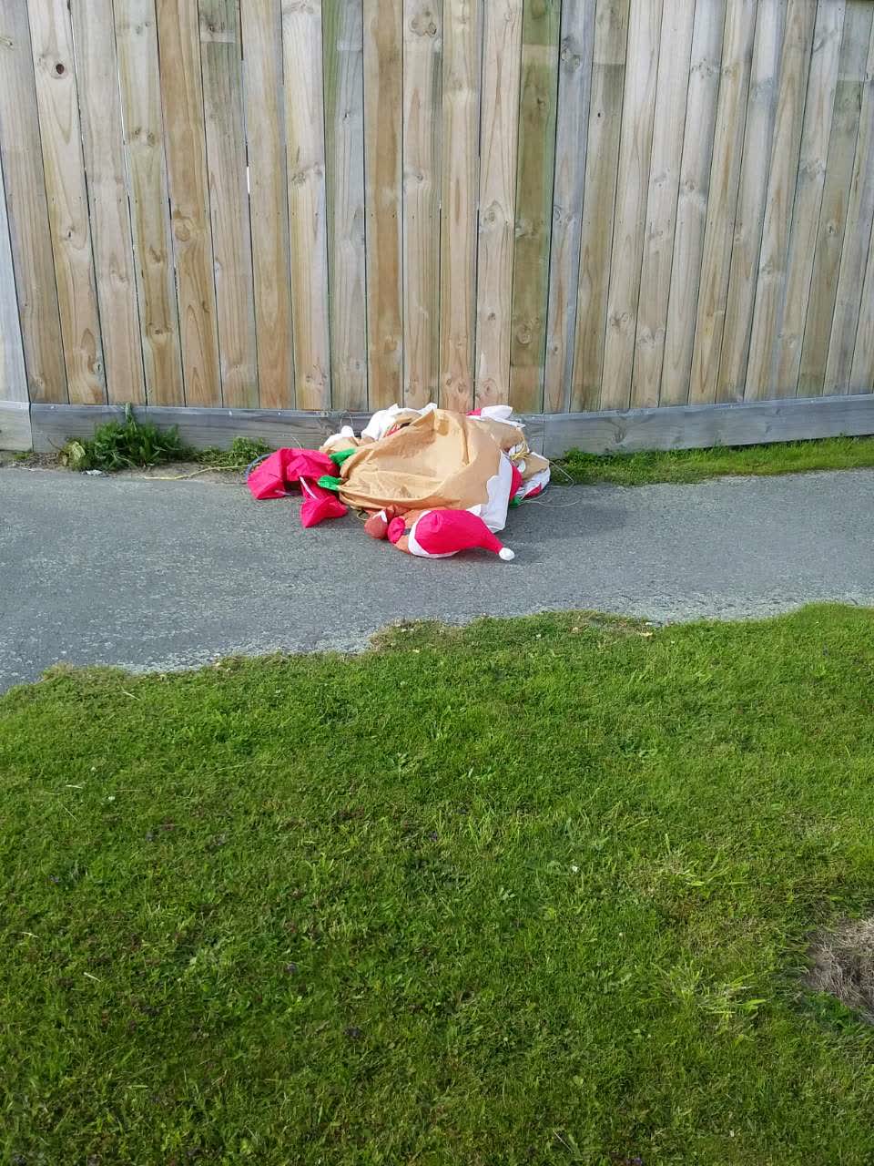The photograph attached to this rubbish/recycling report