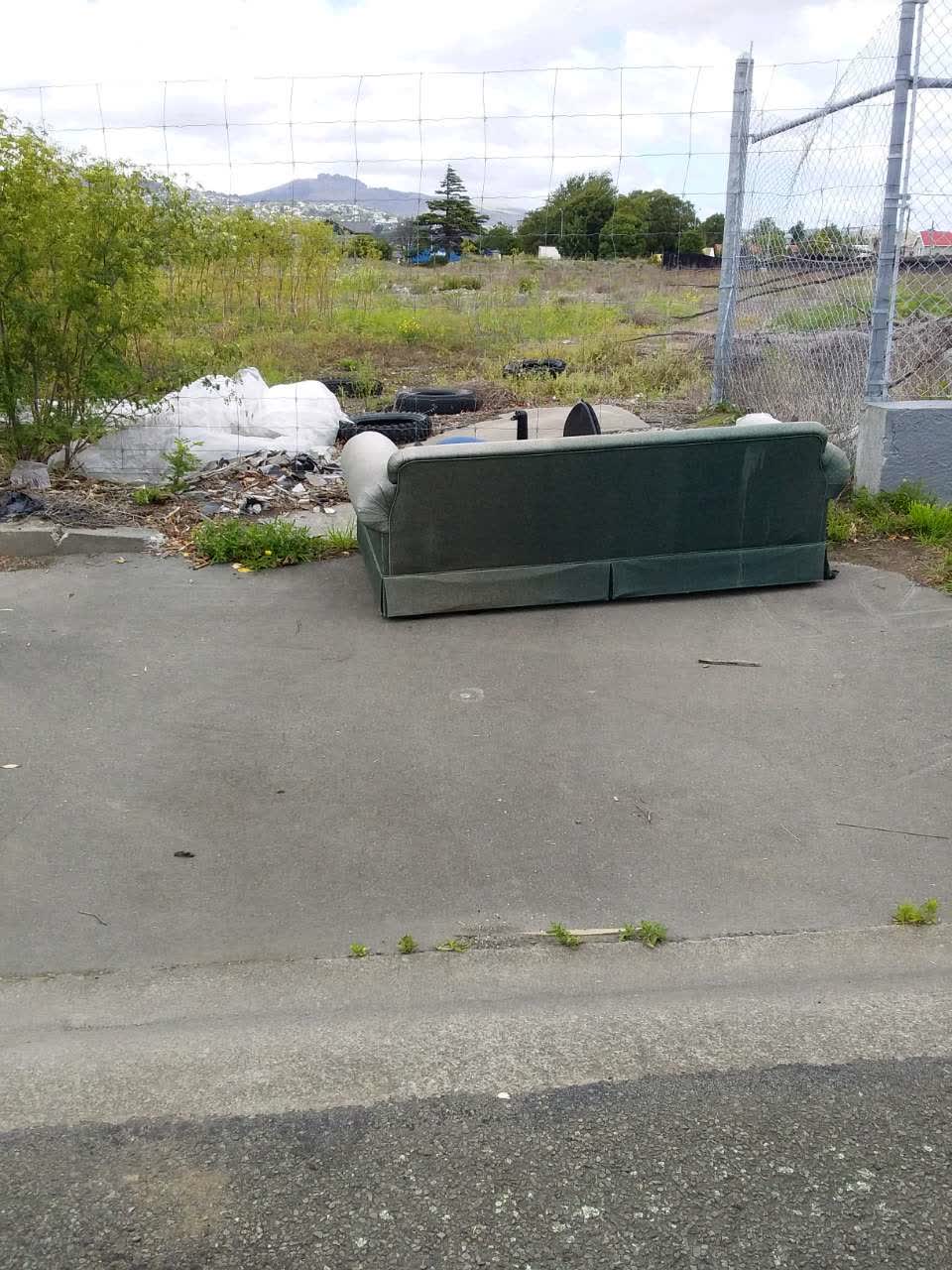 The photograph attached to this rubbish/recycling report