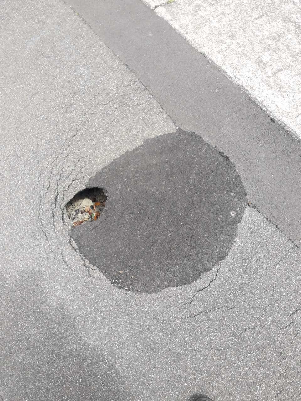 The photograph attached to this roading/streets report
