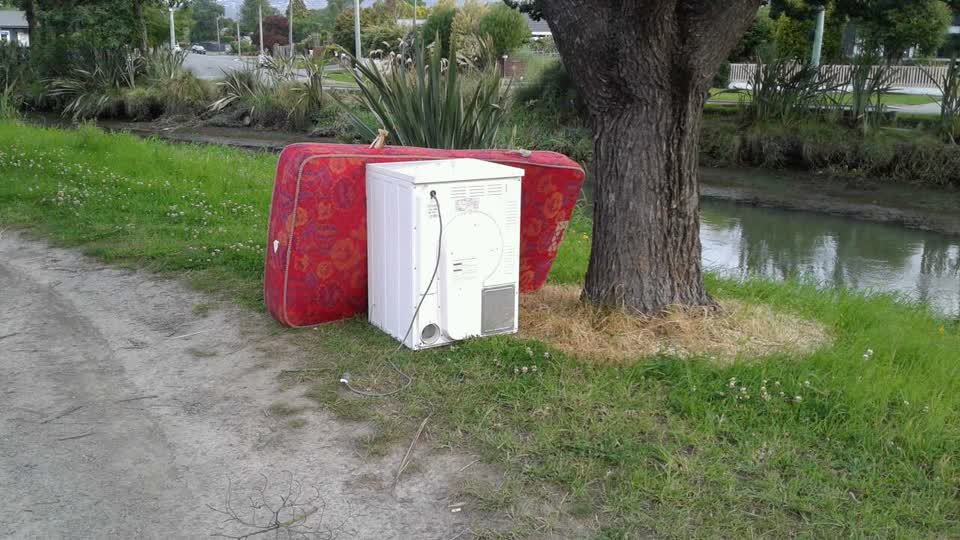 The photograph attached to this rubbish/recycling report