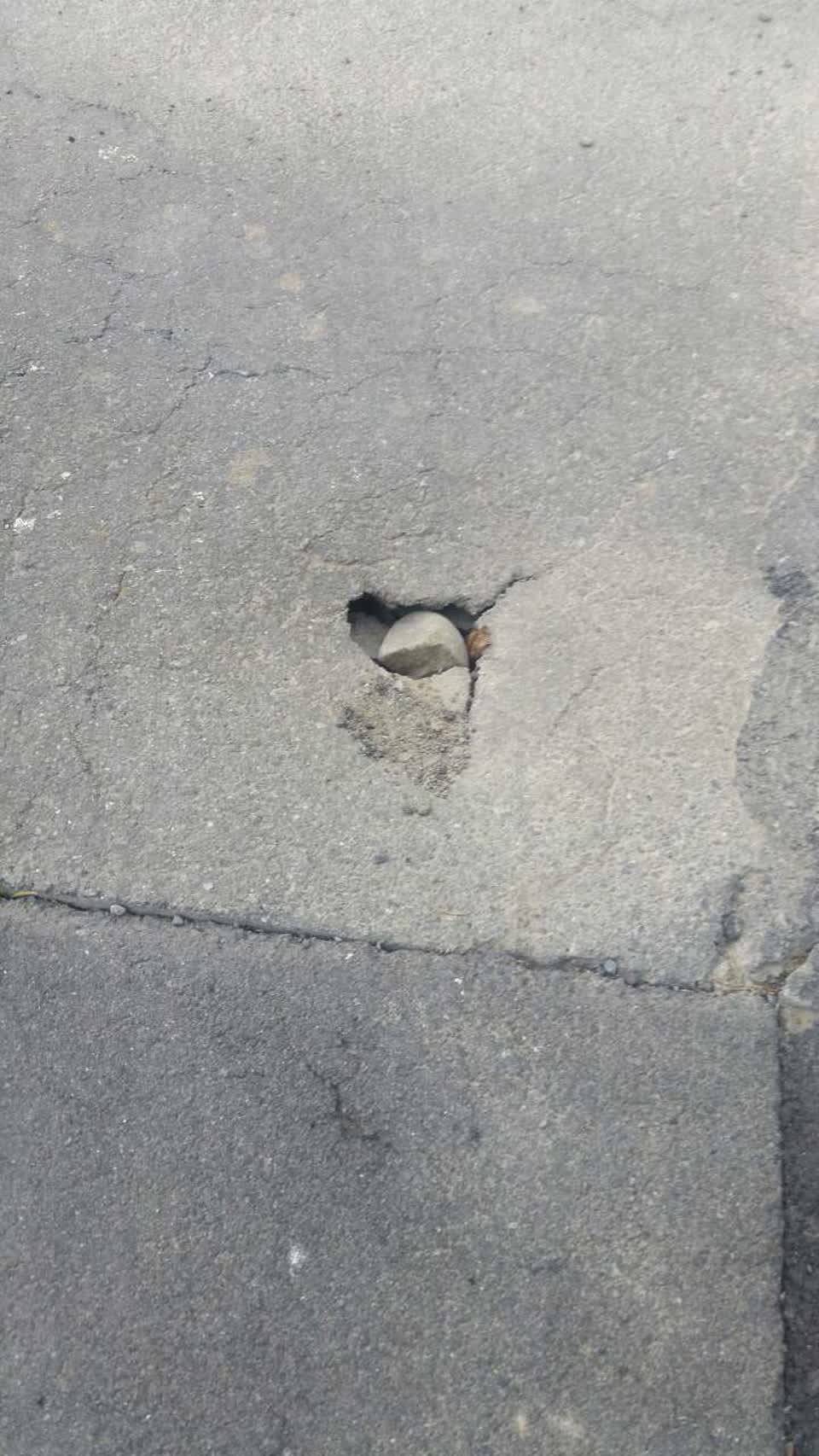 The photograph attached to this roading/streets report