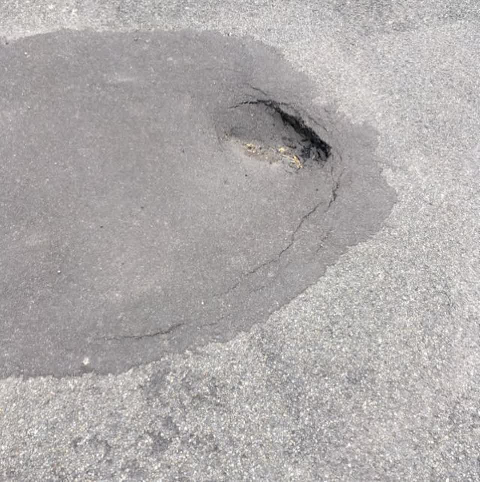 The photograph attached to this roading/streets report