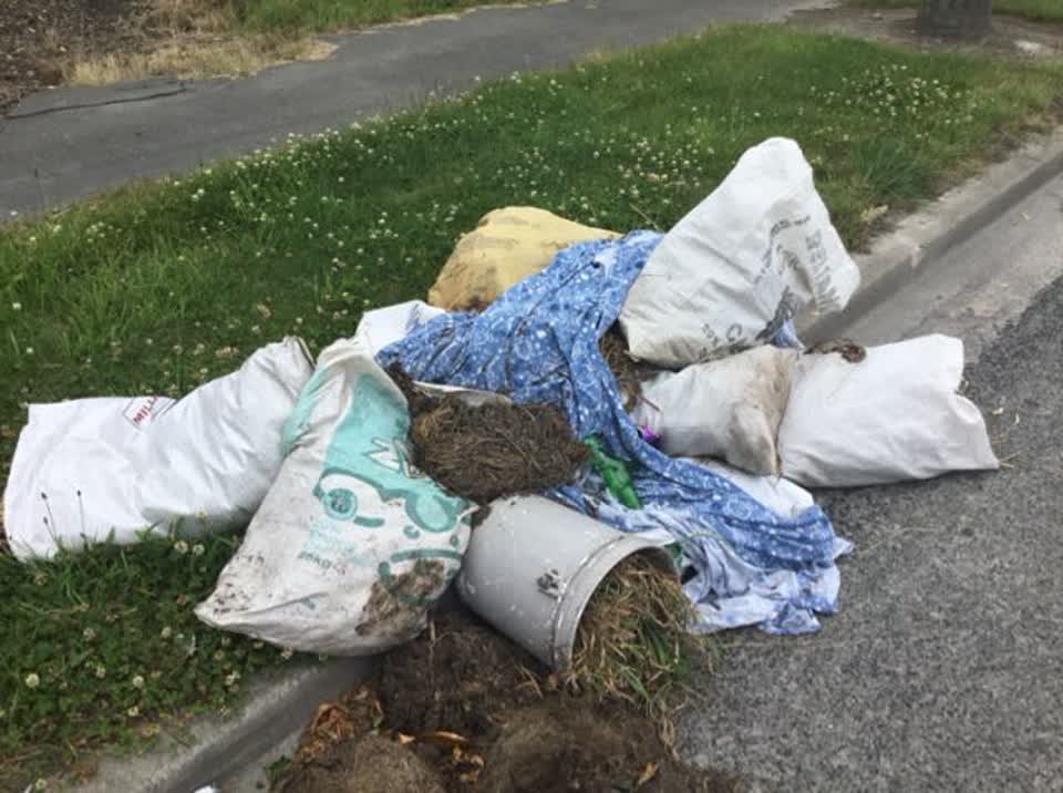 The photograph attached to this rubbish/recycling report